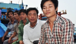 5 ngư dân trôi dạt 48 giờ ở vùng biển Hoàng Sa đã trở về đất liền