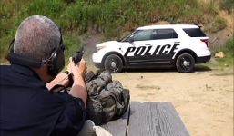 Cơ chế chống đạn của xe cảnh sát Mỹ mà ít người biết