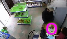 Video: Cảnh báo thủ đoạn trộm điện thoại chỉ trong tích tắc