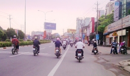 Xe máy đi sai làn đường bị phạt thế nào?