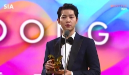 Song Joong Ki lịch lãm 'đốn tim' phái nữ