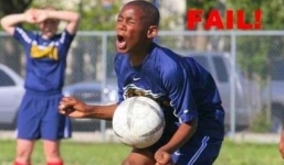 Video: Những tình huống hi hữu trên sân cỏ