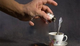 Nghịch tử đầu độc mẹ bằng thuốc chuột vì bị cấm yêu