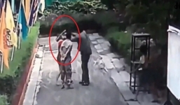 Video chồng tạt axit vợ cũ trước mặt con ngay giữa đường phố