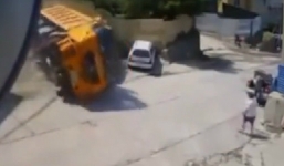 Thót tim với những pha tai nạn xe tải