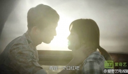 Hậu Duệ Của Mặt Trời tập 8: Song Hye Kyo xấu hổ khi lời tỏ tình bị phát sóng trực tiếp cho mọi người nghe