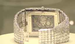 Cận cảnh đồng hồ siêu sang trị gần 500 tỷ đồng