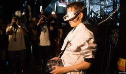 Video: Bé trai 15 tuổi giành 250.000 USD nhờ đua máy bay không người lái