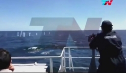 Video: Tuần duyên Argentina nổ súng bắn chìm tàu cá Trung Quốc