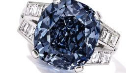 Video: Cận cảnh nhẫn kim cương xanh trị giá gần 800 tỷ đồng