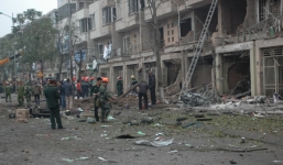  Vụ nổ lớn ở Hà Đông: Xót xa tìm thi thể nạn nhân trên nóc nhà