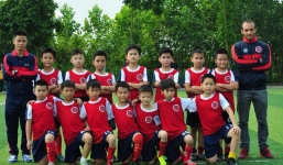 Đội bóng nhí Việt Nam háo hức lên đường sang Pháp thi đấu