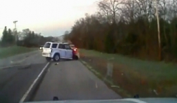 Ôtô 'điên' gây náo loạn cao tốc Mỹ