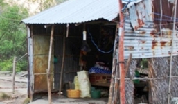 Chồng tát vợ tử vong vì dùng tiền tiết kiệm chơi cờ bạc