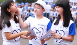 Con gái Chiều Xuân ra dáng thiếu nữ đi sự kiện