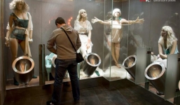 Kiếm 753 tỷ đồng từ mô hình nhà vệ sinh công cộng miễn phí