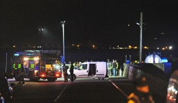 Ô tô lao xuống biển, gia đình 5 người tử vong