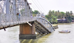 Sà lan đâm sập cầu Ghềnh: Khởi tố vụ án