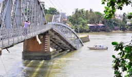 Vụ sà lan đâm sập cầu Ghềnh: Hai tài công có thể đối diện với mức án 15 năm tù