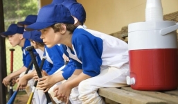 Trẻ em không nên chơi thể thao có tính cạnh tranh cao