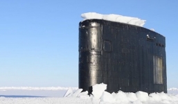 Video tàu ngầm hạt nhân của Hải quân Mỹ chui xuyên qua mặt băng dày