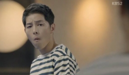 Fan 'phát sốt' với biểu cảm đáng yêu của Song Joong Ki khi ghen