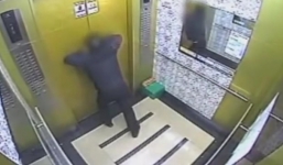 Người đàn ông may mắn thoát khỏi thang máy trước khi xảy ra tai nạn