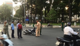 Trên đường trốn chạy, tên cướp tông gãy chân người phụ nữ