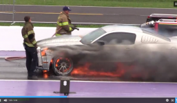 Siêu xe Ford Mustang tiền tỷ phát nổ và bốc cháy dữ dội