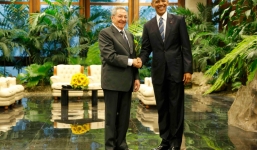 Video: Cái bắt tay lịch sử của Tổng thống Obama và Chủ tịch Raul Castro