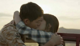 'Hậu Duệ Của Mặt Trời' tập 9: Song Hye Kyo chủ động hôn Song Joong Ki