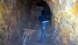 Trần tình của bí thư huyện 7 năm ròng đào núi để làm hầm chứa rượu