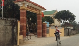 Túm áo học sinh khuyết tật, Hiệu trưởng bị đề nghị xin lỗi trước toàn trường