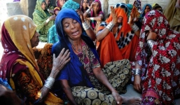 Pakistan: 40 người chết vì uống rượu độc