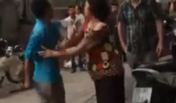 Du khách ngoại quốc 'can ngăn' anh chồng đánh vợ khiến dân mạng hả hê