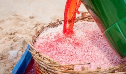 Hãi hùng cảnh nhuộm, ướp ruốc đỏ bằng hóa chất