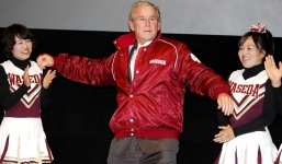 Những phen 'muối mặt' của các tổng thống Mỹ khi công du nước ngoài