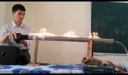 Clip thầy giáo làm thí nghiệm Vật lý bằng nhạc phim 'Hậu duệ mặt trời'