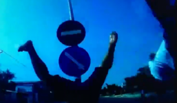 Video: Ôtô đi 70km/h hất tung 3 người đi xe máy vào dải phân cách