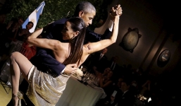 Video: Vợ chồng ông Obama hào hứng nhảy Tango ở Argentina 