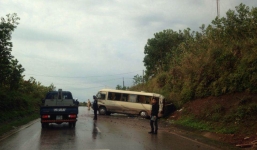 Xe khách lao vào vách núi, nhiều người bị thương