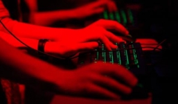 Mỹ cáo buộc tin tặc Iran tấn công hàng chục ngân hàng