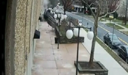 Bất ngờ Audi Q5 rơi từ tầng 4 xuống đất