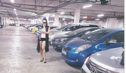 Phi Thanh Vân phản bác chuyện không biết bế con