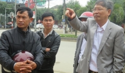 Gặp chủ nhân ngôi dinh thự bằng gỗ cực quý nổi tiếng Hà Tĩnh