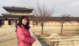 Bất ngờ với nhan sắc 'không tuổi' của mẹ Đan Lê