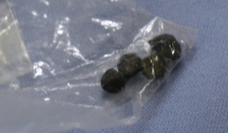 Nghịch súng săn, chú bắn 6 phát vào chân cháu