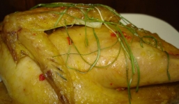 Cách làm món gà hấp rau răm ngon, đơn giản