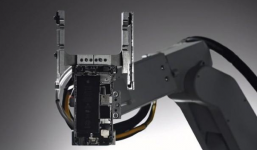 Ngạc nhiên với robot 'tháo banh' iPhone chỉ trong 11 giây