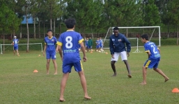 Video: 'đàn em' Tuấn Anh, Công Phượng đá bóng 'ma' cực đỉnh